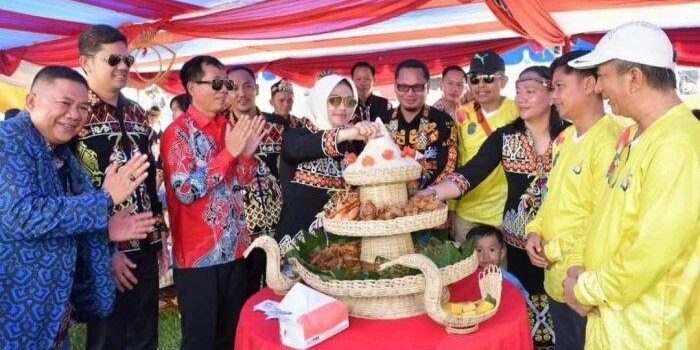 Bupati Nununan Buka Kegiatan Ilau Pasisimpungan Rumpun Murut di Lumbis