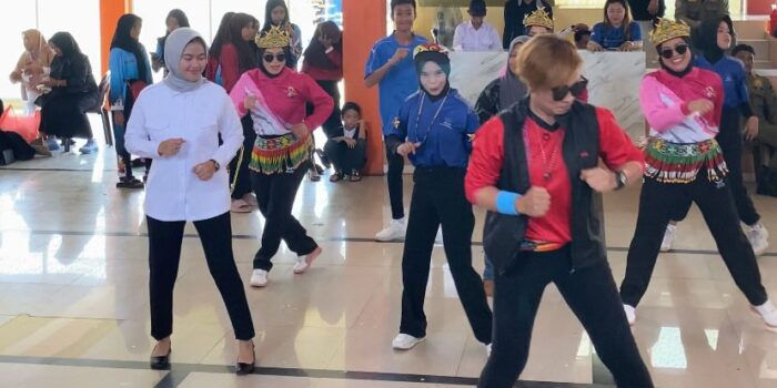 Bupati Nunukan Ikut Berjoget pada Sela Lomba Senam Yameto dan Lukiwol di Paras Perbatasan