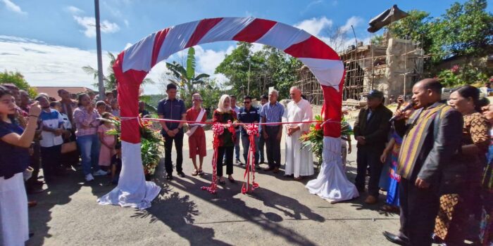 Bupati Nunukan Asmin Laura Resmikan Pengaspalan Jalan Masuk Gereja St Gabriel