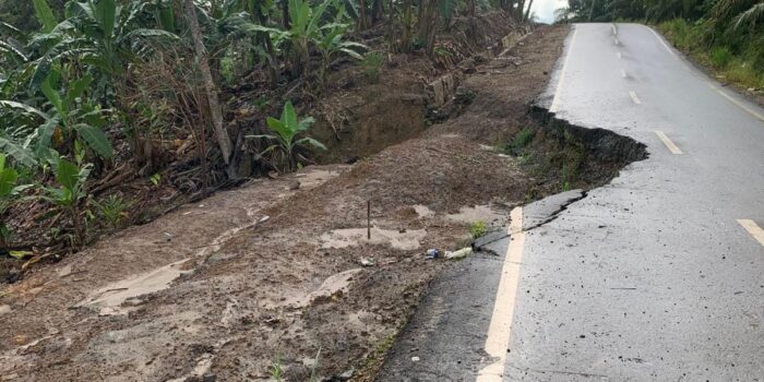 Baru Setahun Diaspal, Jalan di Sebatik Amblas, Warga Nyaris Celaka Kades Minta Perbaikan Sebelum Ada Korban