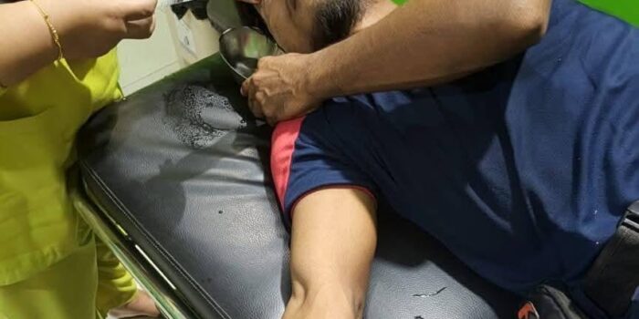 Ular Kobra Masuk Kantor KPU Nunukan, Petugas Damkar Kena Semprot Bisa di Mata