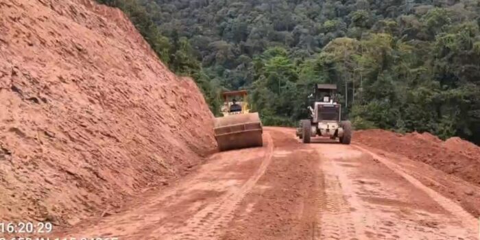 Sawah Kekeringan, Panen Terancam, Jalan Satu-satunya di Krayan Selatan Masih Dalam Perbaikan