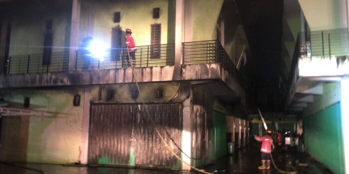 Diduga Korsleting Listrik, Ruko Plastik di Sebatik Ludes Terbakar