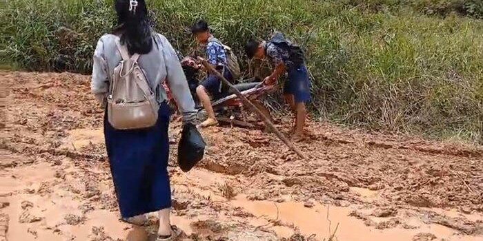 80 Tahun Indonesia Merdeka, Anak Perbatasan Nunukan Masih Berjibaku dengan Ketinting dan Lumpur Demi Sekolah