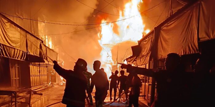 Sosok Mirip Ninja Terekam CCTV Diduga Biang Kebakaran 53 Unit Rumah, Belum Ada Penjelasan Polres Nunukan