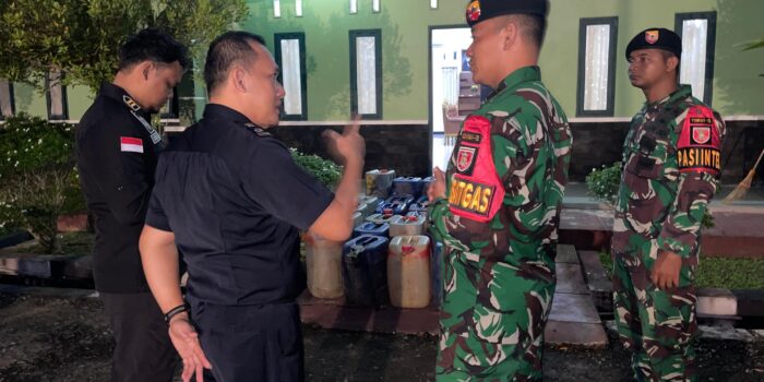 Satgas Pamtas RI-Malaysia Gagalkan Penyelundupan 980 Liter Bensin Subsidi Malaysia di Sebatik