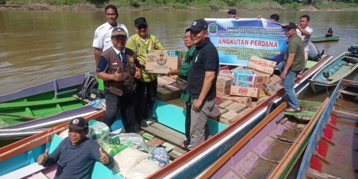 Wakil Bupati Nunukan Hermanus Launching Subsidi Angkut Barang ke Pedalaman Lumbis Angkut 49 Ton Sembako via Sungai