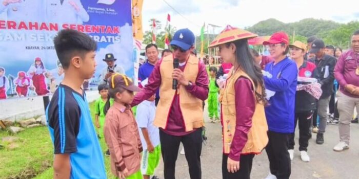 Bupati Irwan Sabri Wujudkan Janji Politik Ribuan Siswa di Nunukan Terima Seragam Sekolah Gratis