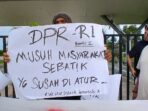 Kunjungan Wamen dan DPR RI ke Sebatik Disambut Demo, Warga Segel PLBN Rp200 Miliar