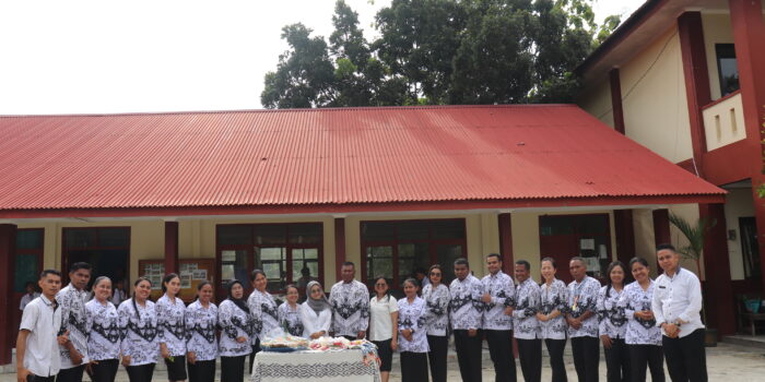 Guru Hebat Indonesia Kuat SMA Katolik Frateran Santo Gabriel Nunukan Rayakan Hari Guru Nasional dengan Upacara Bendera dan Penghargaan Prestasi Siswa