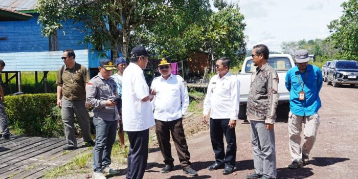 Wagub Kaltara Ingkong Ala Tinjau Progres Pembangunan Jalan di Malinau