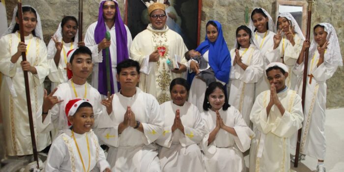 Misa Malam Natal Bernuansa Dayak Gereja Katolik Nunukan Dipadati Ribuan Umat