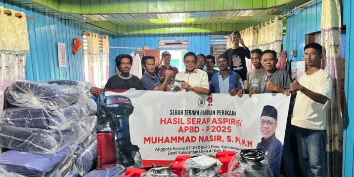 Serap Aspirasi Warga, Muhammad Nasir Serahkan Bantuan Sarana Budidaya Rumput Laut di Nunukan Barat