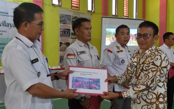 Wabup Hermanus Salurkan 14 Alsintan untuk Petani Krayan- Nunukan  Perkuat Ketahanan Pangan Perbatasan