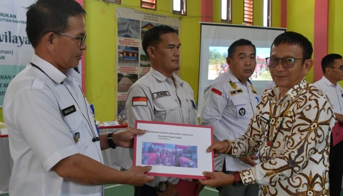 Wabup Hermanus Salurkan 14 Alsintan untuk Petani Krayan- Nunukan  Perkuat Ketahanan Pangan Perbatasan