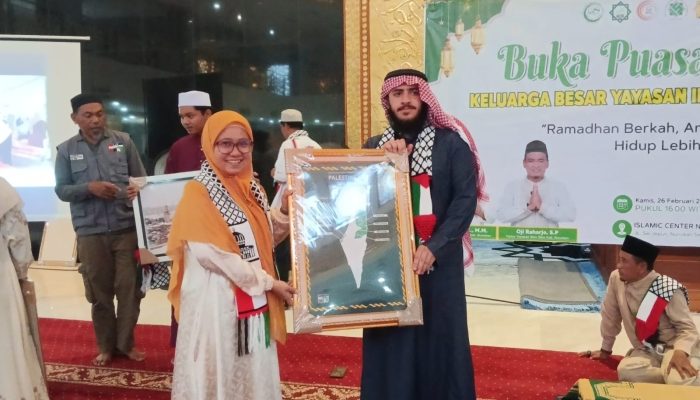 Serahkan Donasi, Wakil Ketua DPRD Nunukan Arpiah Sebut Pendidikan dan Kepedulian Harus Jalan Beriringan