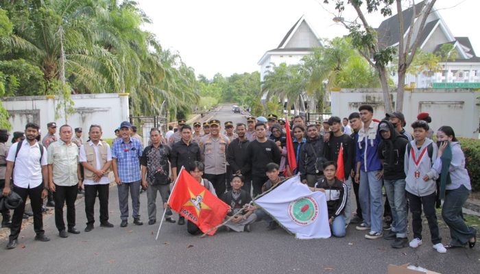 Unjuk Rasa Depan Kantor DPRD, AMANKAN Tuntut Hak Buruh