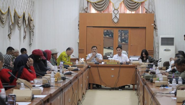 Ratusan PKL Datangi DPRD, Tolak Relokasi Pasar Tani