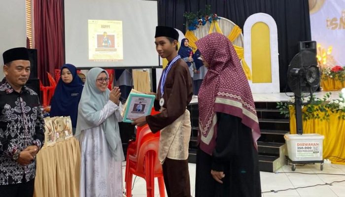 Arpiah Hadiri Pelepasan dan Wisuda Tahfidz SMPIT Ibnu Sina Nunukan