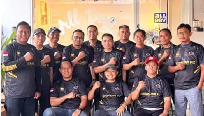 Reses di Tarakan, Dino Andrian Serap Aspirasi Senkom dan Serahkan Bantuan Seragam