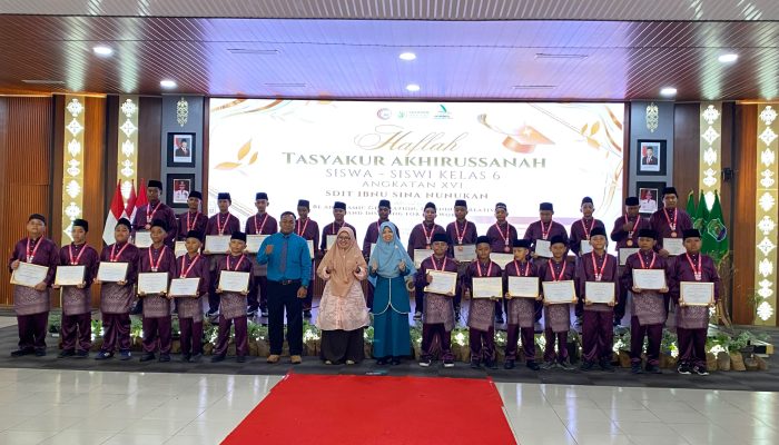 Wakil Ketua I DPRD Nunukan Saksikan Pelepasan Siswa Kelas VI SDIT Ibnu Sina Angkatan XVI