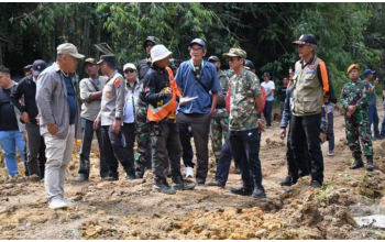 Bupati Nunukan Irwan Sabri Turun ke Krayan, Lima Titik Jalan Rusak Segera Ditangani