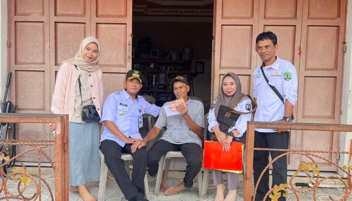 13 KPM di Sebatik Timur Terima BLT DD, Bantuan Diantar Langsung ke Rumah Warga