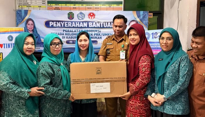 TP PKK Nunukan Serahkan Bantuan Peralatan Produksi untuk Kelompok UP2K