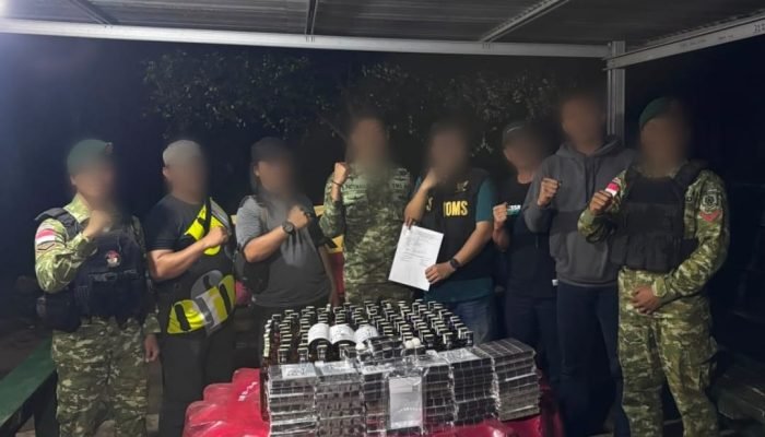 Pamtas Yonkav 8/NSW Gagalkan Penyelundupan 142 Botol Miras dan 1.200 Kosmetik di Bambangan