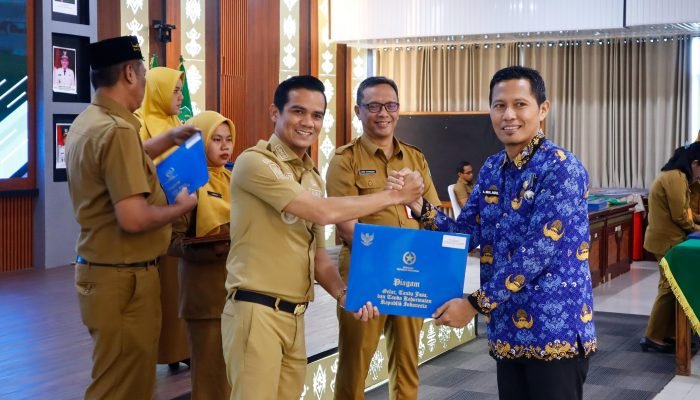 Bupati Nunukan Anugerahkan Satyalancana Karya Satya kepada 238 ASN